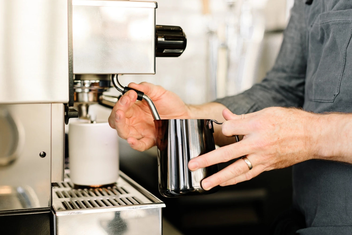 Fellow Eddy Steaming Pitcher 12oz - Graphite - Image 3