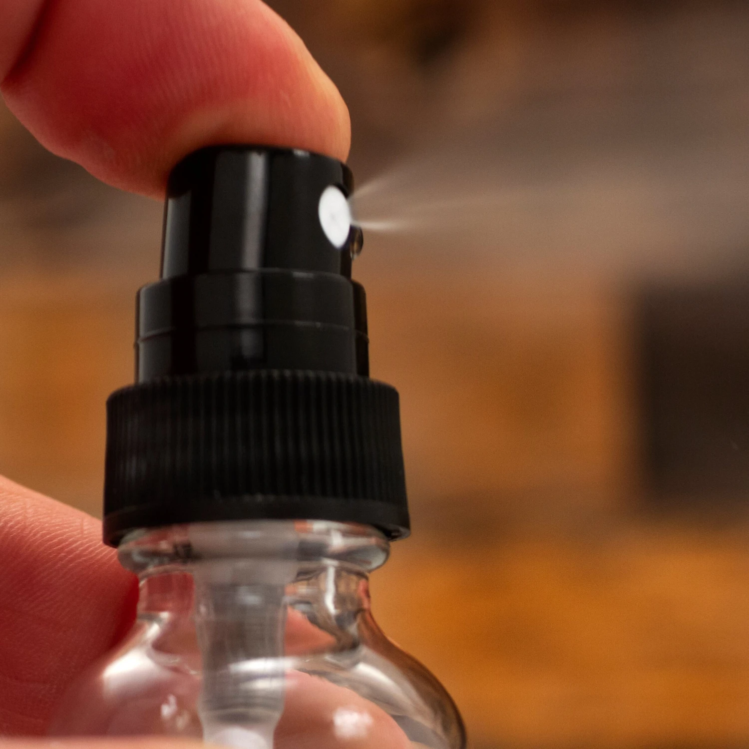 1 Oz Fine Mist Glass Spray Bottle - Image 4